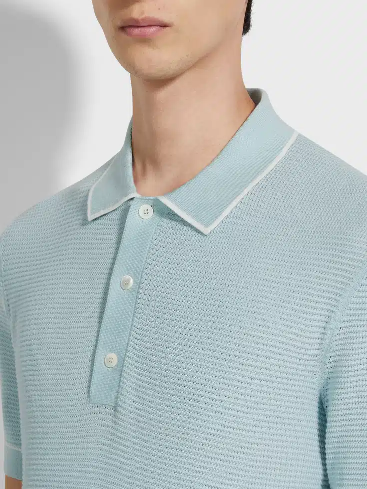 Hellblaues Poloshirt aus hochwertiger Baumwolle