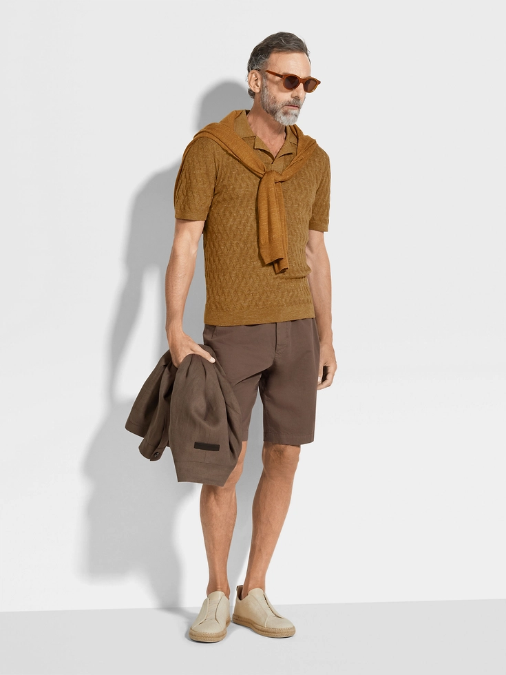 Ockerfarbenes Mélange-Poloshirt aus Seide, Kaschmir und Leinen Ockerfarbenes Mélange-Poloshirt aus Seide, Kaschmir und Leinen