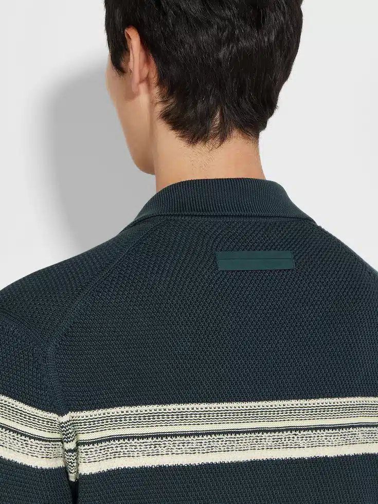 Poloshirt aus Baumwolle und Seide in Dunkelblaugrün, Hellgelb und Weiß Poloshirt aus Baumwolle und Seide in Dunkelblaugrün, Hellgelb und Weiß