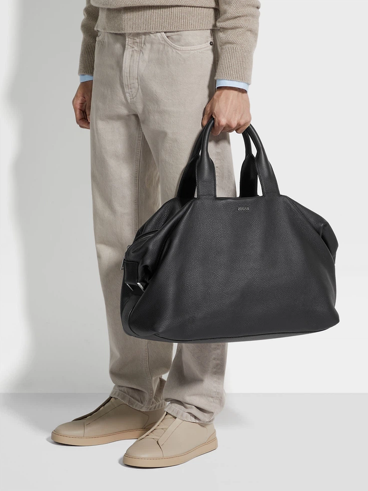 Schwarze Raglan-Reisetasche aus Hirschleder Schwarze Raglan-Reisetasche aus Hirschleder