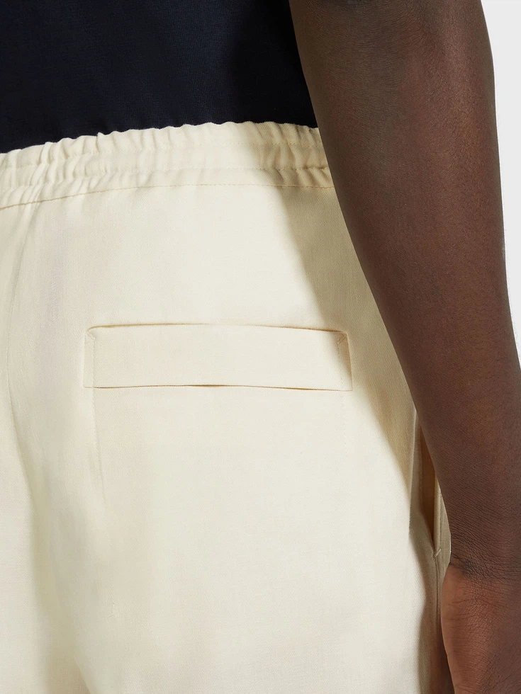 Weiße Oasi Lino Shorts